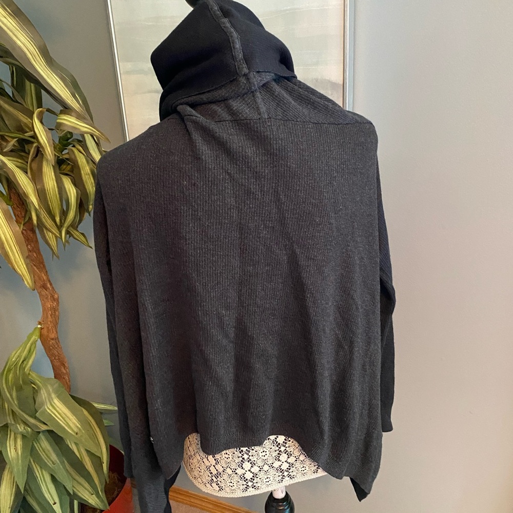Lululemon reversible cabin yogi hooded sweater with thumb holes - Picture 5 of 12